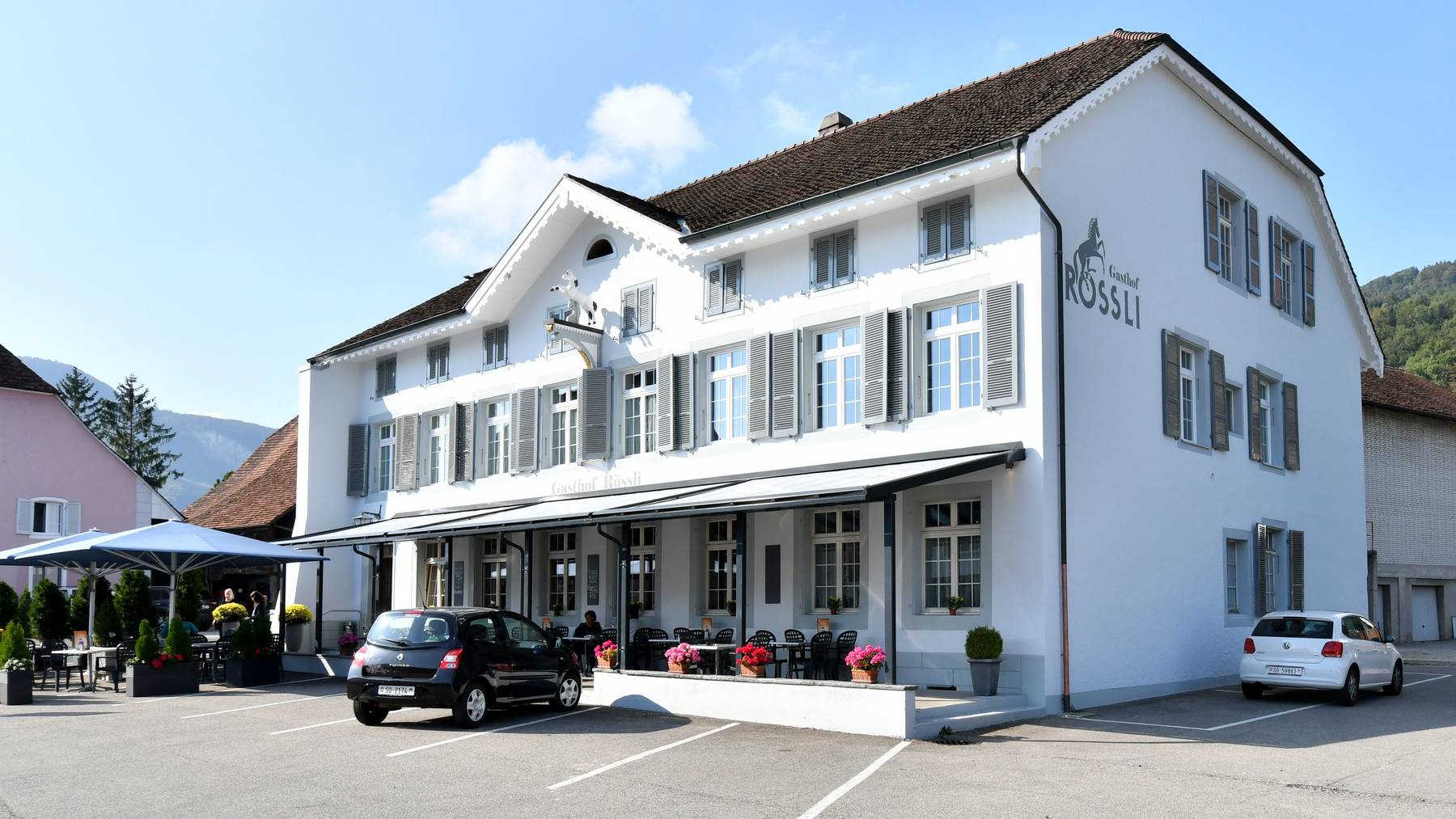 Parkplatz hinter dem Gebäude an der Oltenstrasse in Oensingen