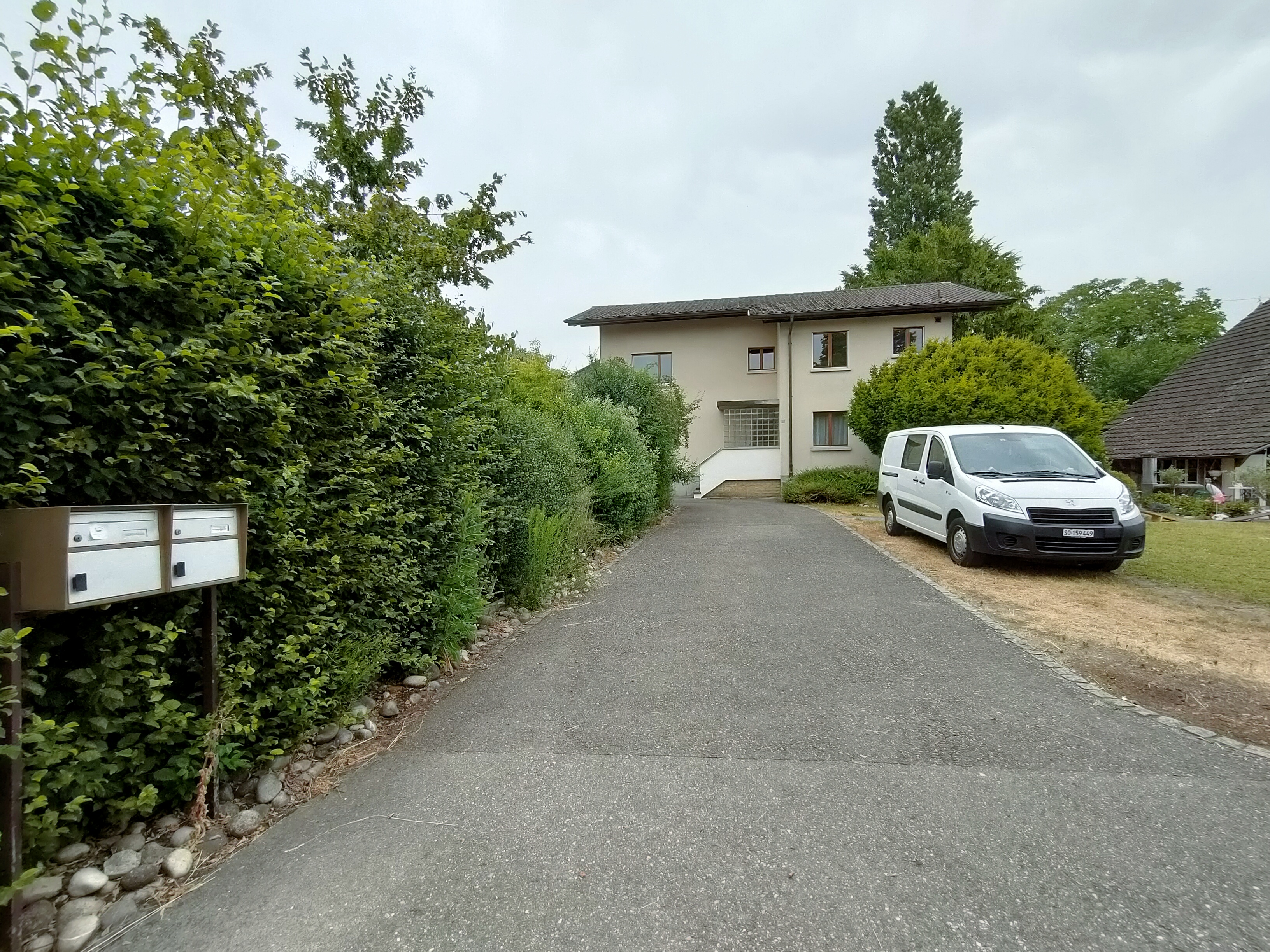 Haupteingang des Hauses an der Gartenstrasse, vom Parkplatz aus erreichbar