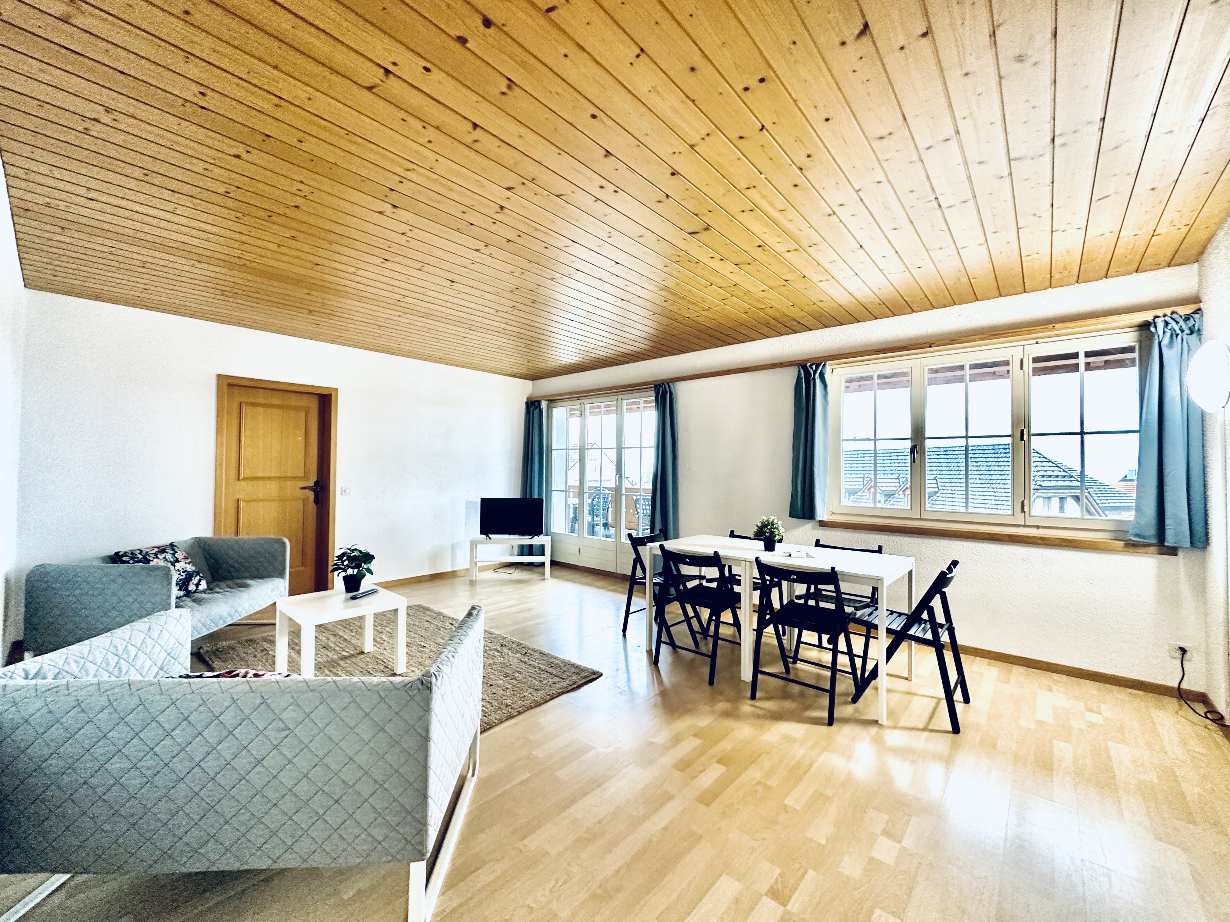 Gruppenapartment in Günsberg, Wohnraum mit Sofa