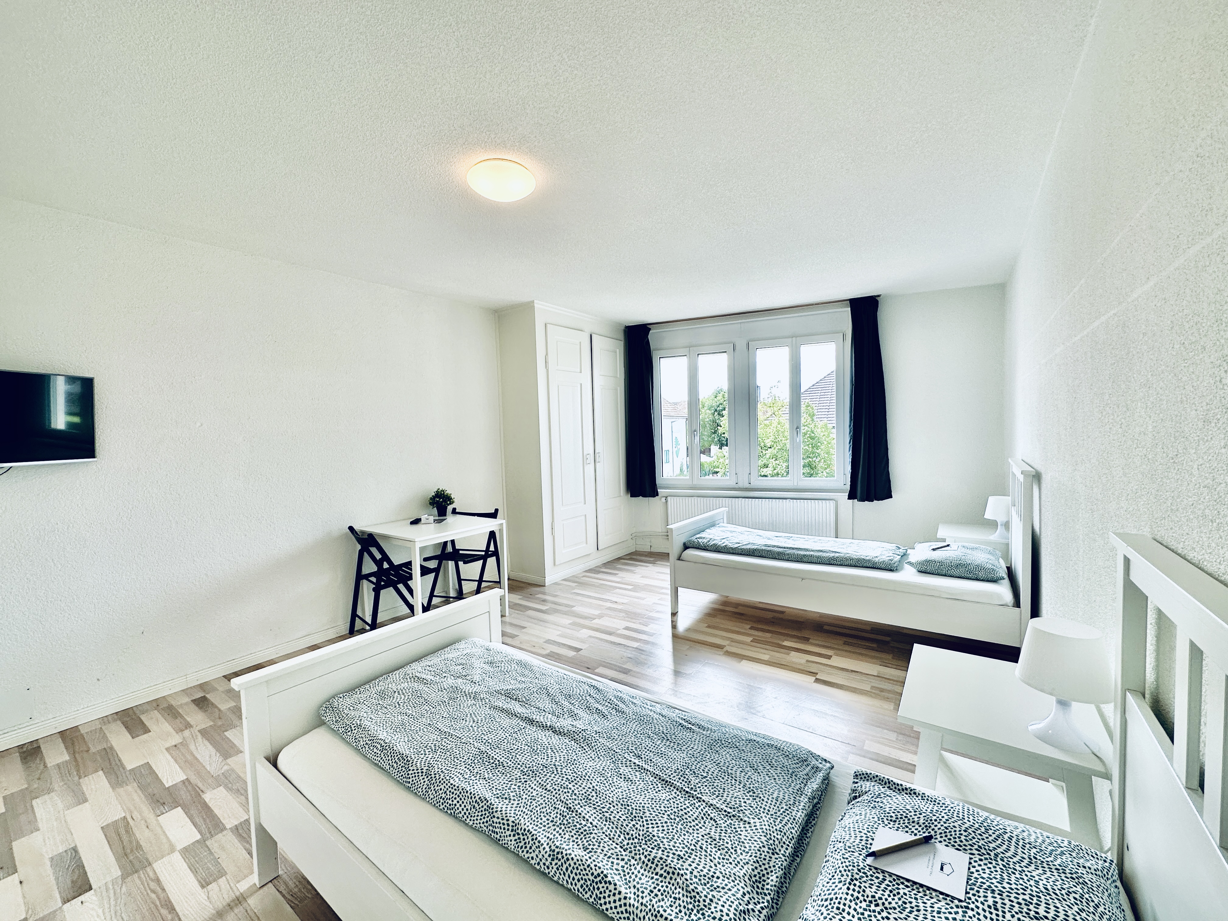 Zweibettzimmer Standard in Lengnau mit zwei Einzelbetten