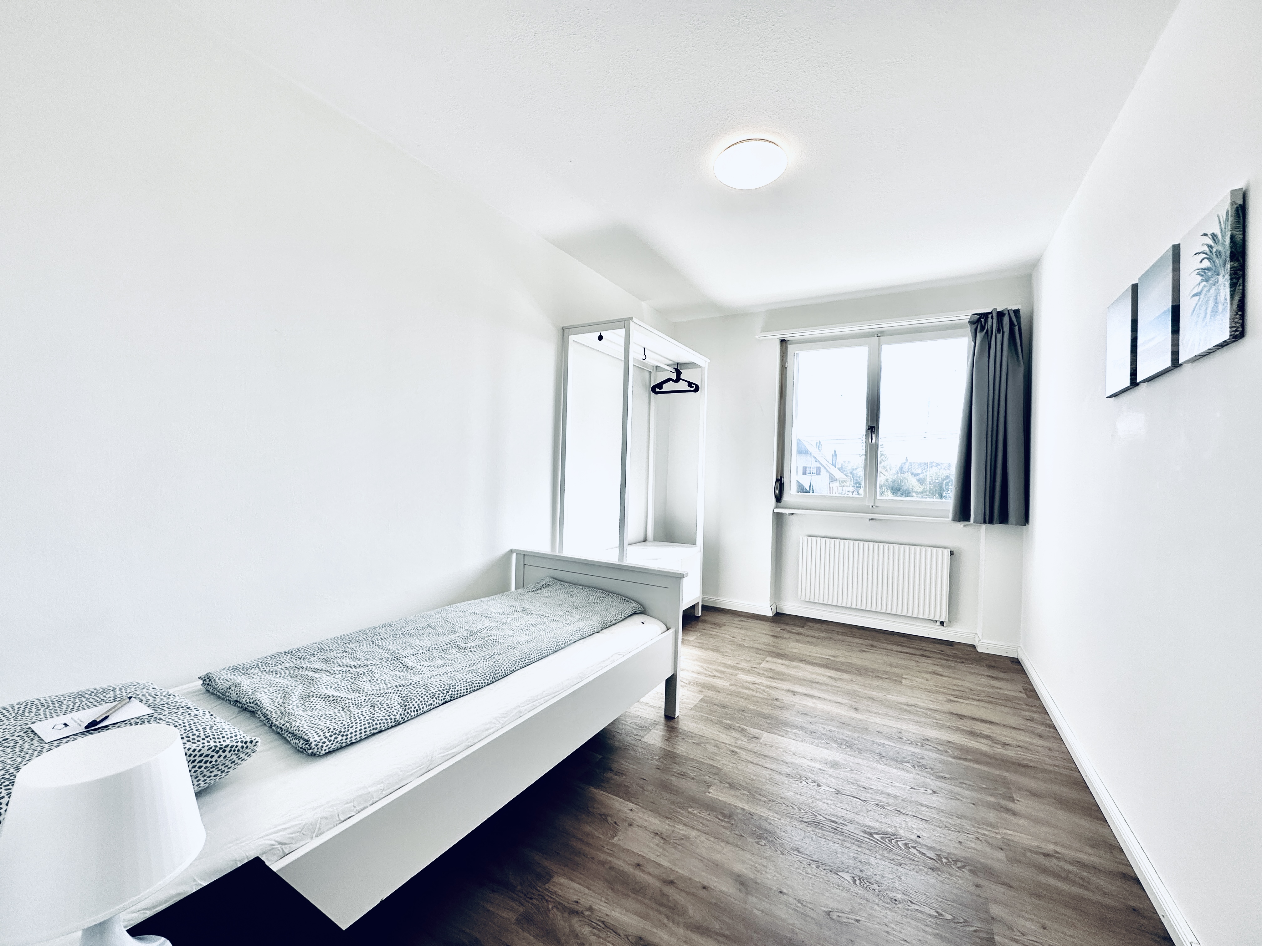 2-Zimmer-Apartment in Deitingen, Wohnbereich mit Esstisch