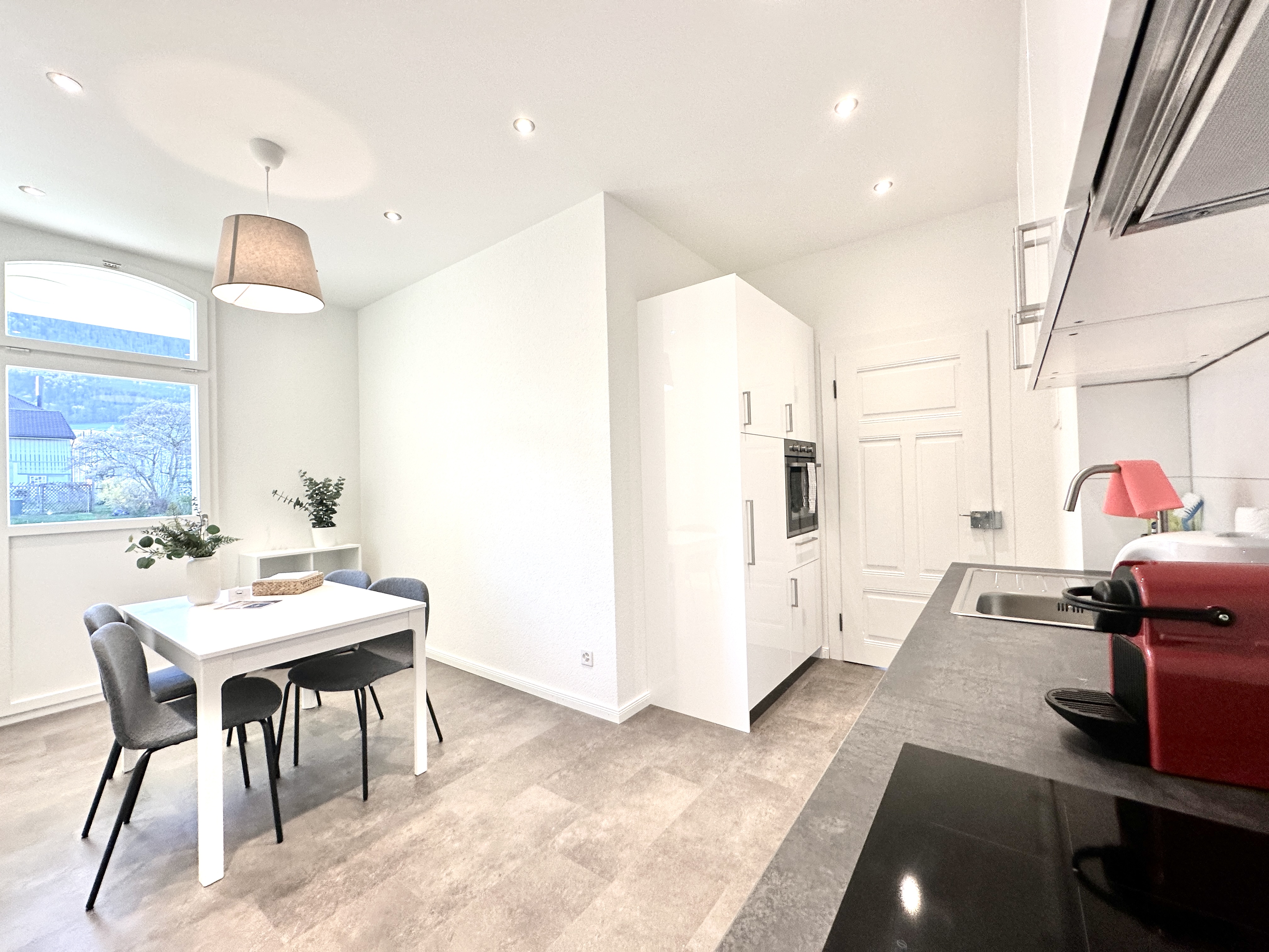 Business Apartment Niederbipp, Badezimmer mit Dusche und WC