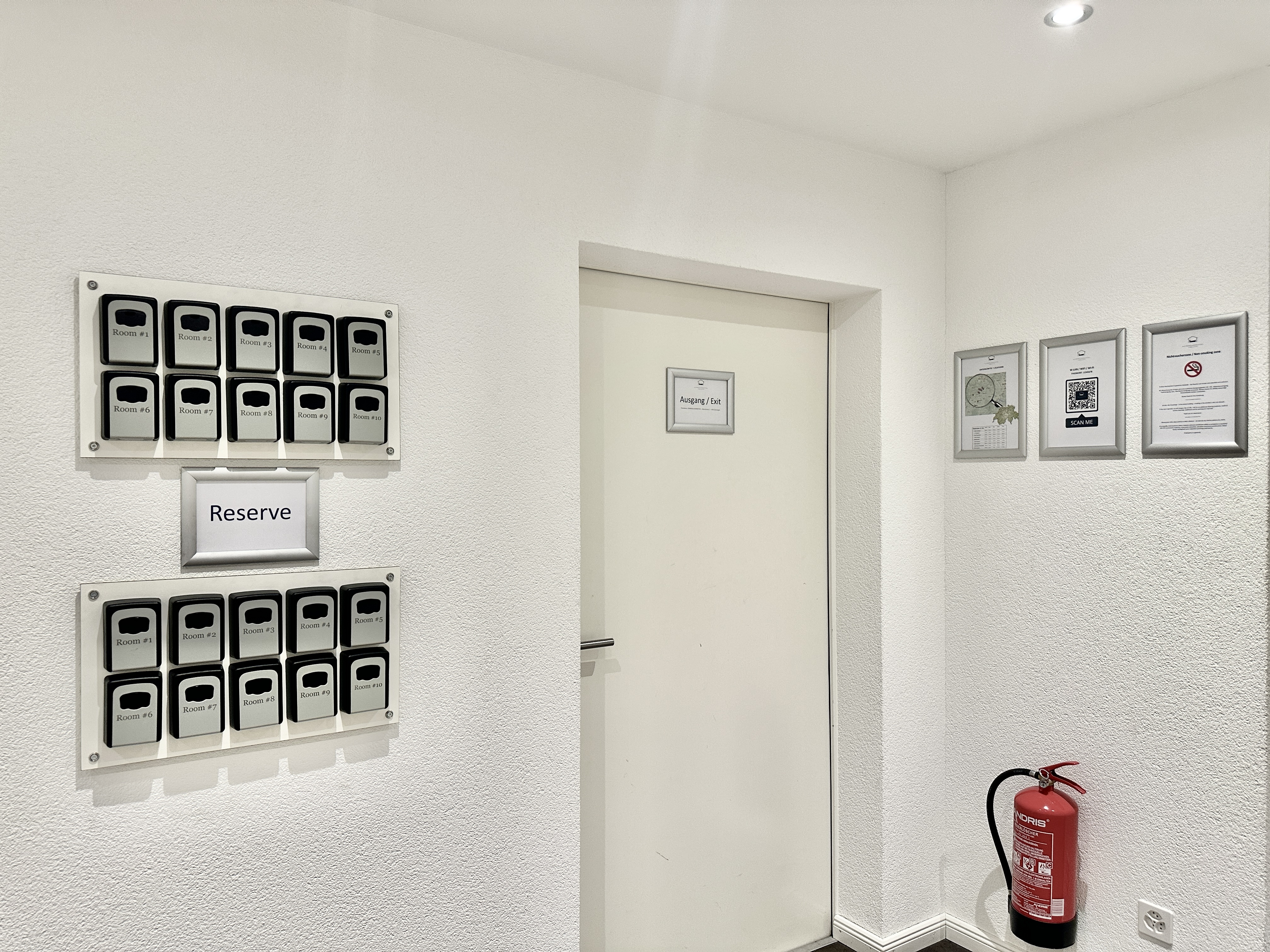Schlüsseltresore mit Zimmernummern im 3. Stock in Oensingen