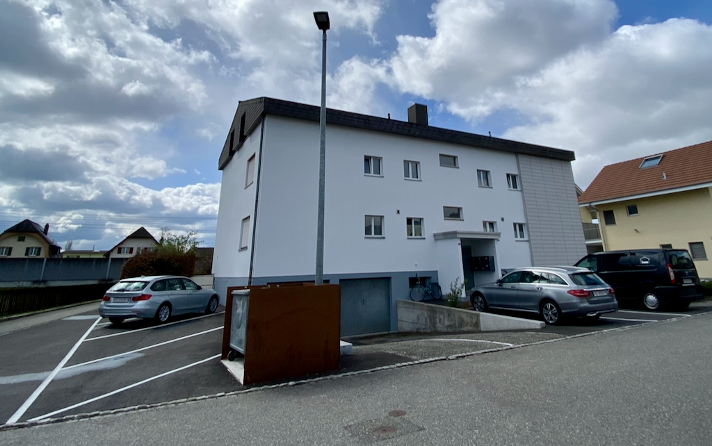 Kostenlose Gästeparkplätze vor dem Haus an der Neumattstrasse in Deitingen