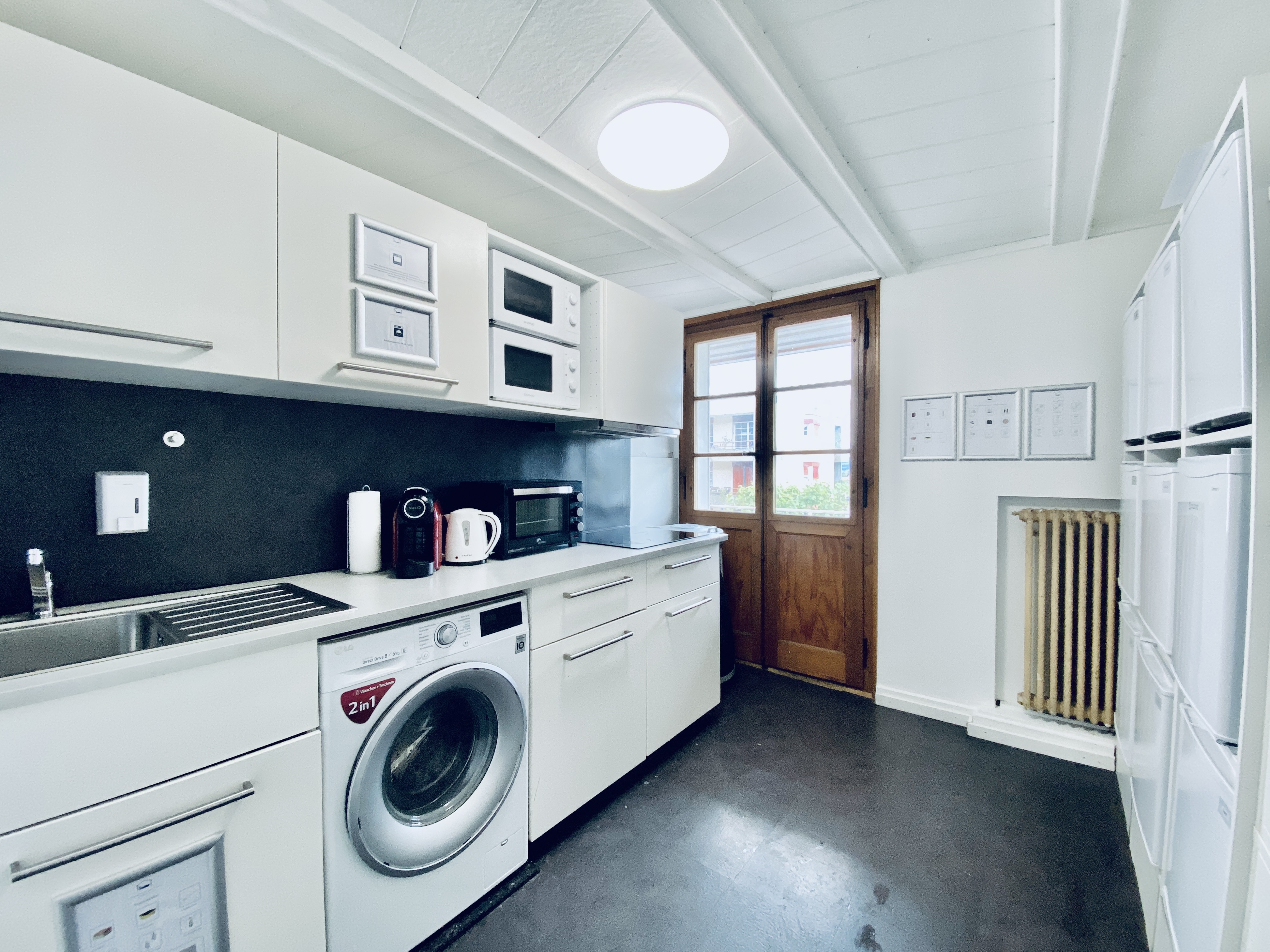 Einzelzimmer Standard in Flumenthal mit Bett, Schreibtisch und Kleiderschrank