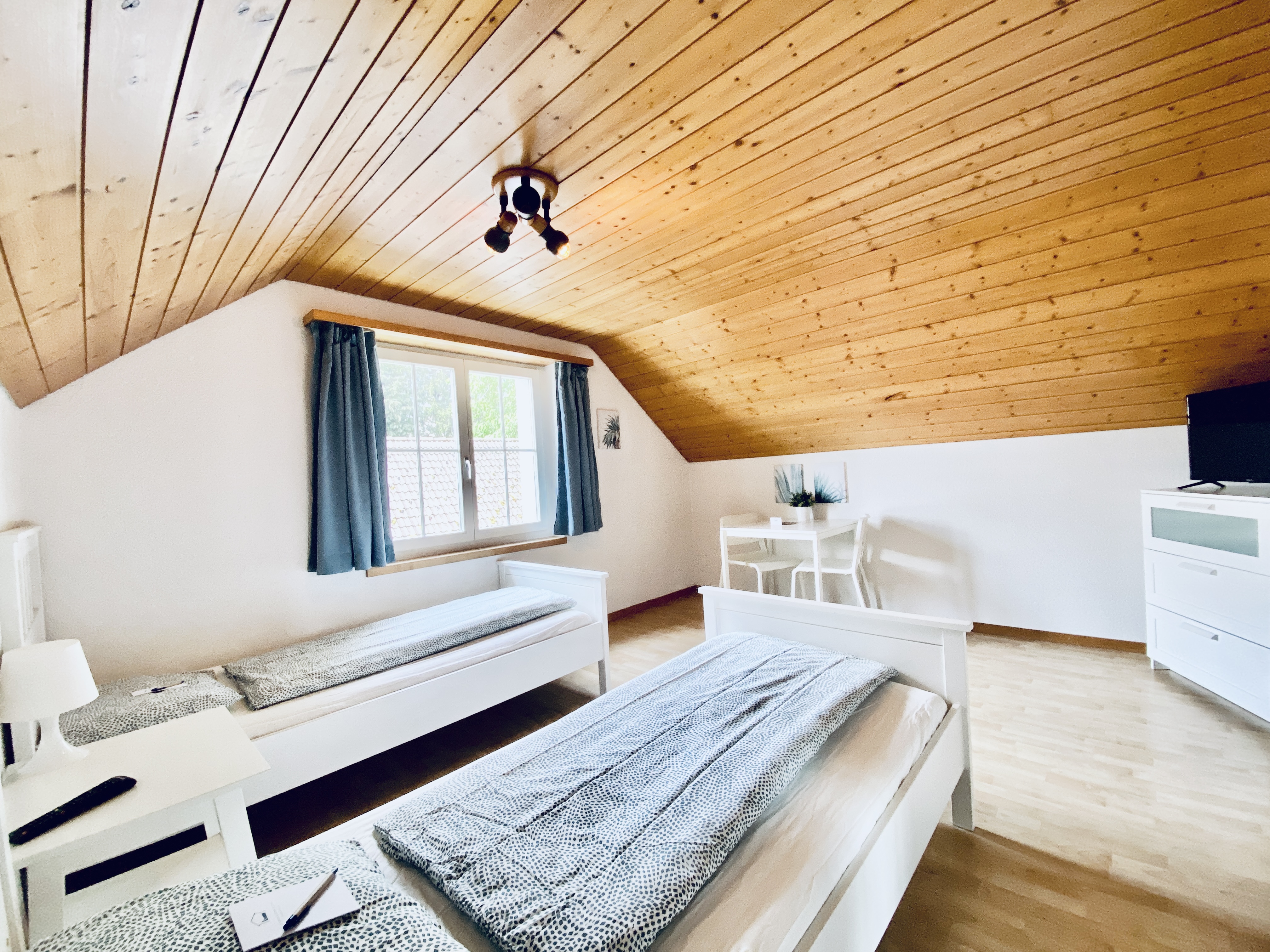 Gruppenapartment in Günsberg, Badezimmer mit Dusche