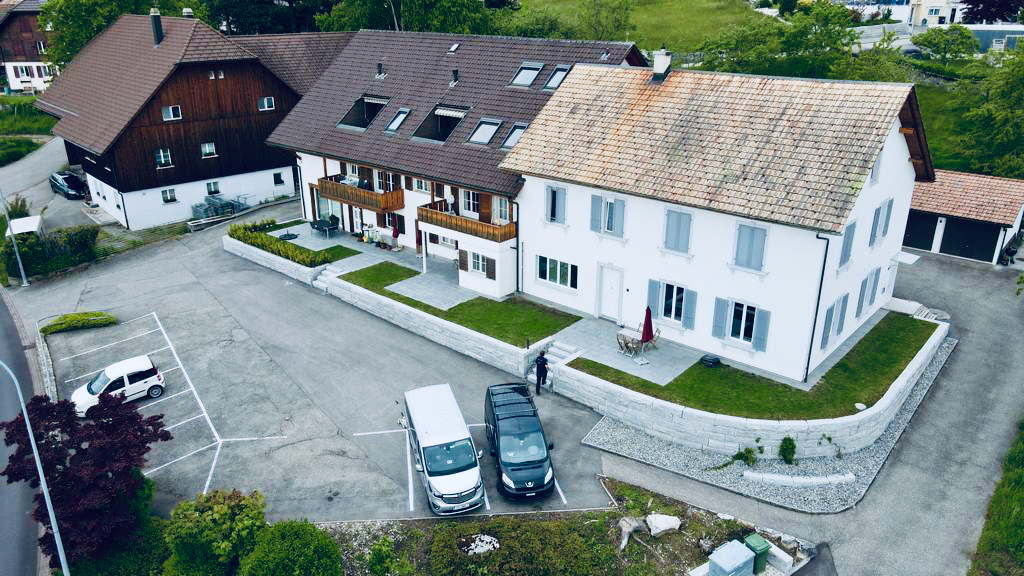 Gratis Gästeparkplätze vor dem Haus an der Balmbergstrasse in Günsberg