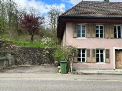 Aussenansicht und Parkplatz Oberbipp ZIMMErzuVERMIETEN.ch