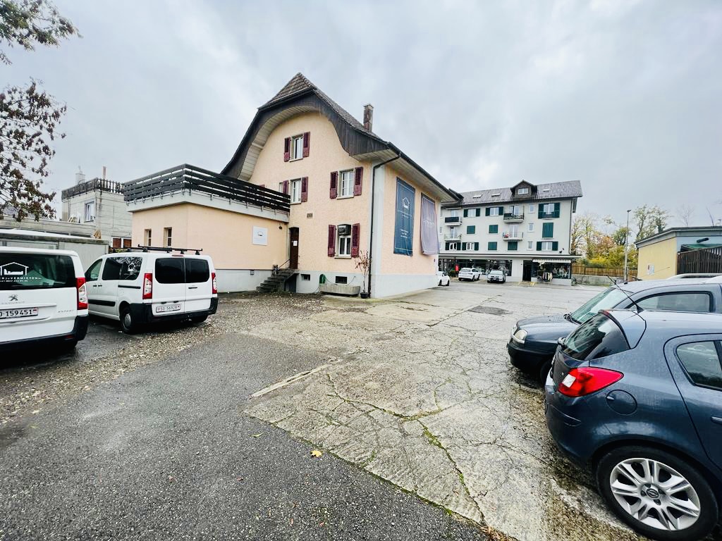 Haupteingang hinter dem Haus, vom Parkplatz aus erreichbar, in Biberist